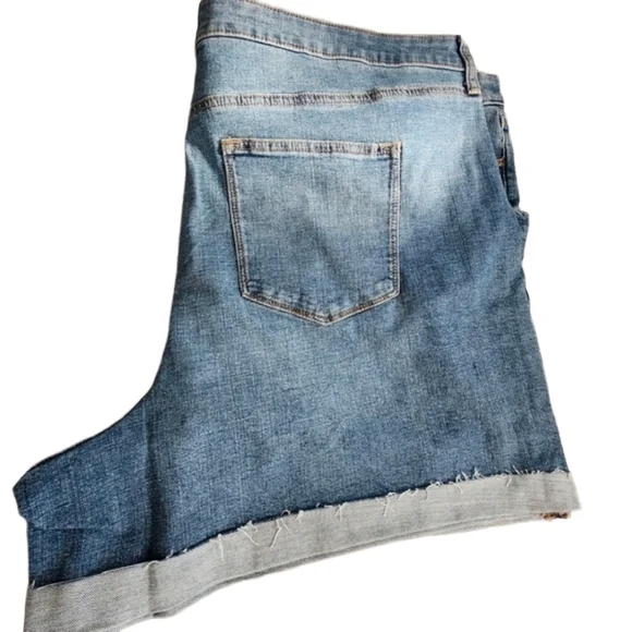 SONOMA WOMENS DISTRESS JEAN DENIM SHORTS CUFFED Hi rise NEW 26W 28w 30w Nwt - Picture 3 of 3